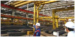 2004年4月9日 山口県にある鉄骨の加工工場。