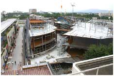 2004年8月18日 CREO屋上から眺めた鉄骨建方完了の様子。